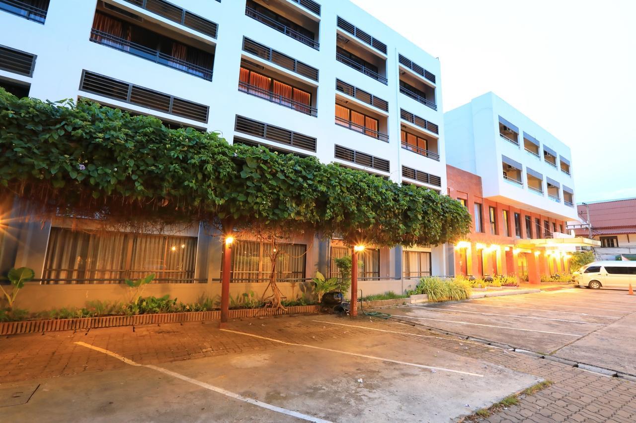 Pin Hotel Lampang Exterior photo