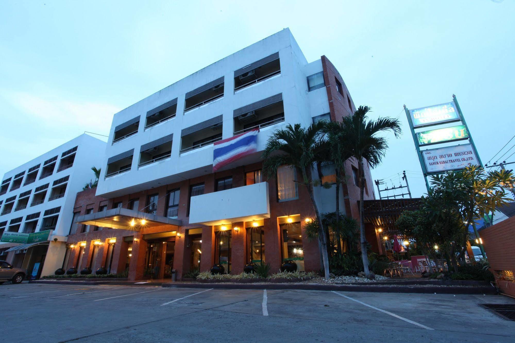 Pin Hotel Lampang Exterior photo